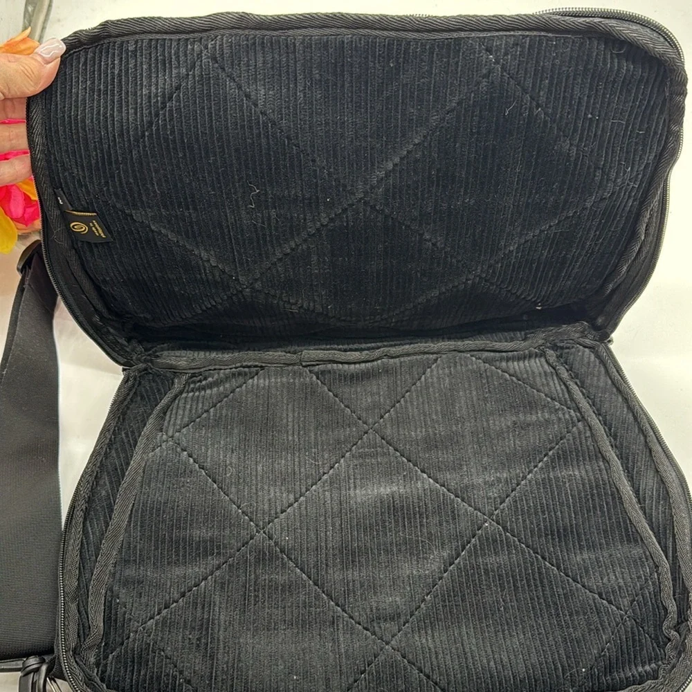 Timbuk2 Black Nylon Laptop Bag Messenger Bag Crossbody TOT9356A
